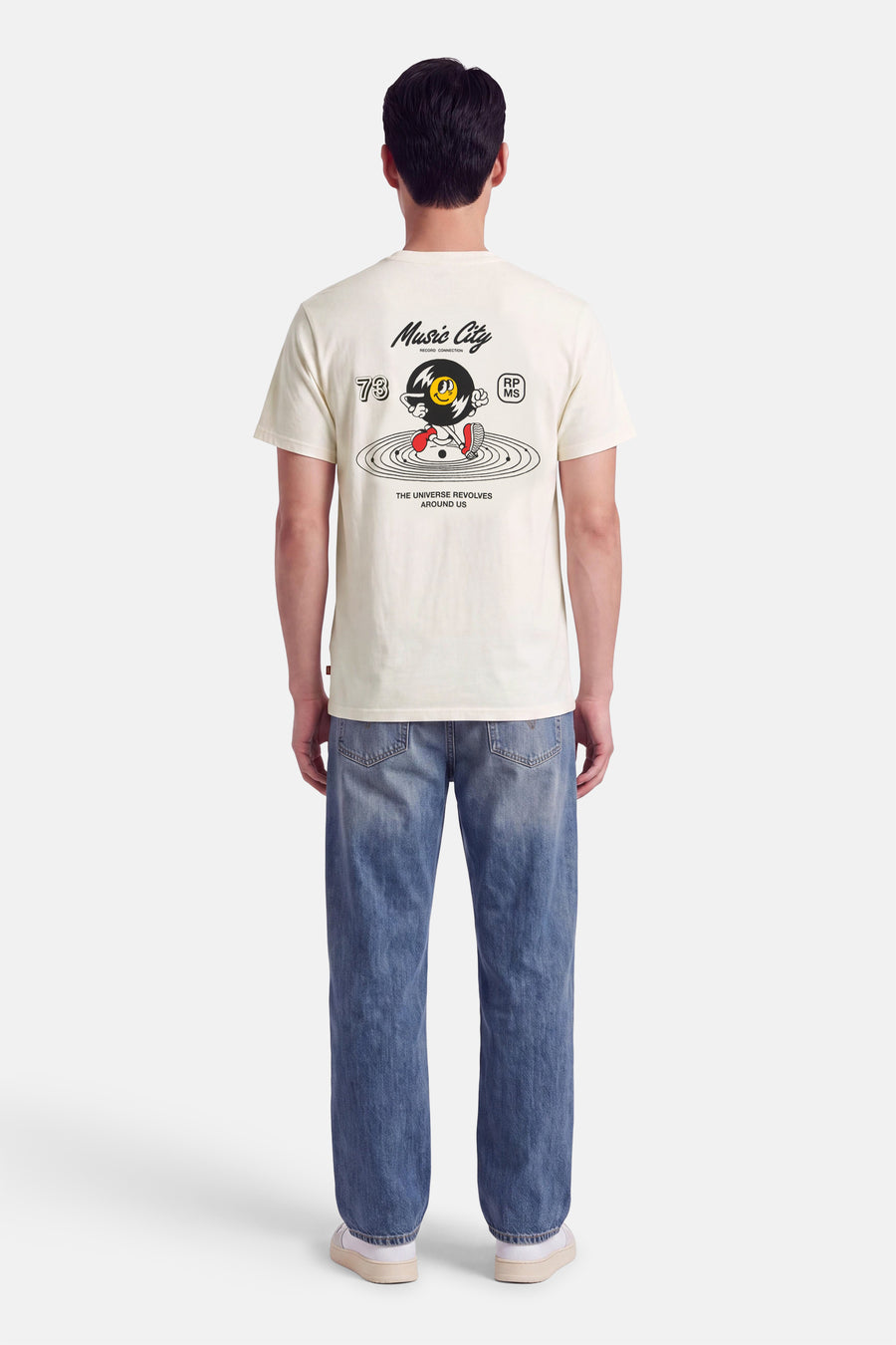 T-shirt blanc à manches courtes Levi's® vu de dos, avec motif graphique Music City au dos.