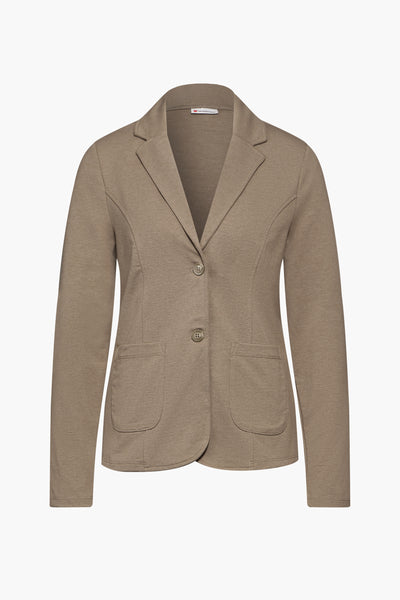 Beige blazer van STREET ONE, met een getailleerde pasvorm, twee knopen en opgestikte zakken.