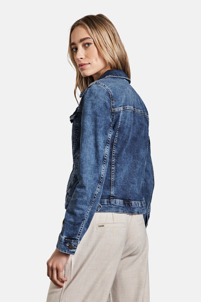 Blauwe denim spijkerjas van STREET ONE, met een korte pasvorm en klassieke afwerkingen.