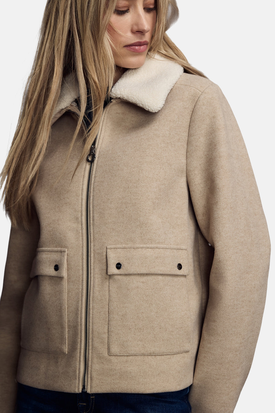 Veste courte beige de Street One avec col en fausse fourrure et poches à rabat.