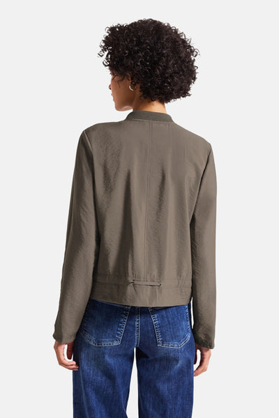 Beige gilet van STREET ONE, lange mouwen, gedragen met een blauwe jeans, achterzicht.