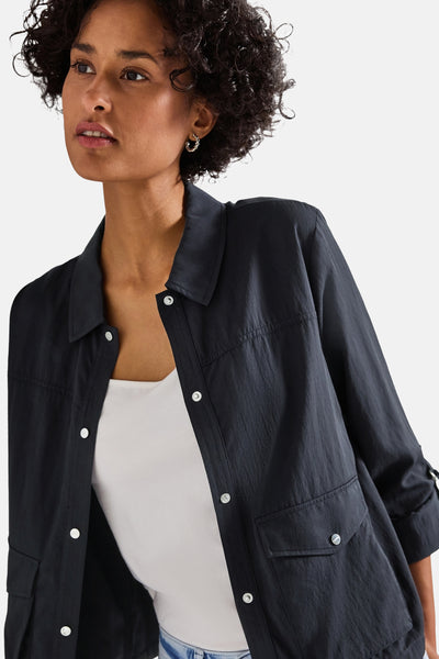 Veste courte bleue en coton par STREET ONE, avec fermeture boutonnée et poches à rabat.