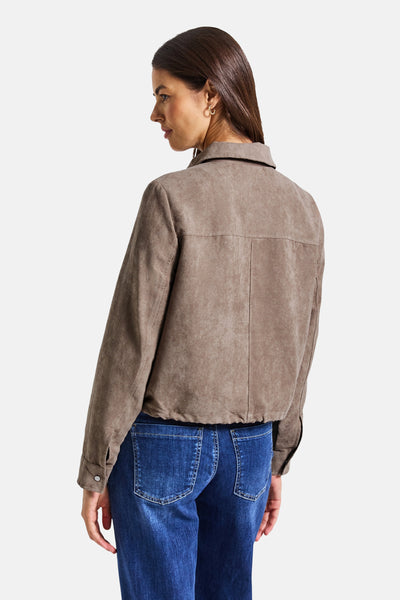 Veste courte marron en velours côtelé de STREET ONE, avec col classique et détails subtils de couture.