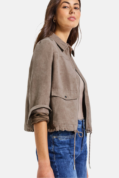 Veste courte marron en velours côtelé de Street One, avec poches à rabat et manches retroussées.