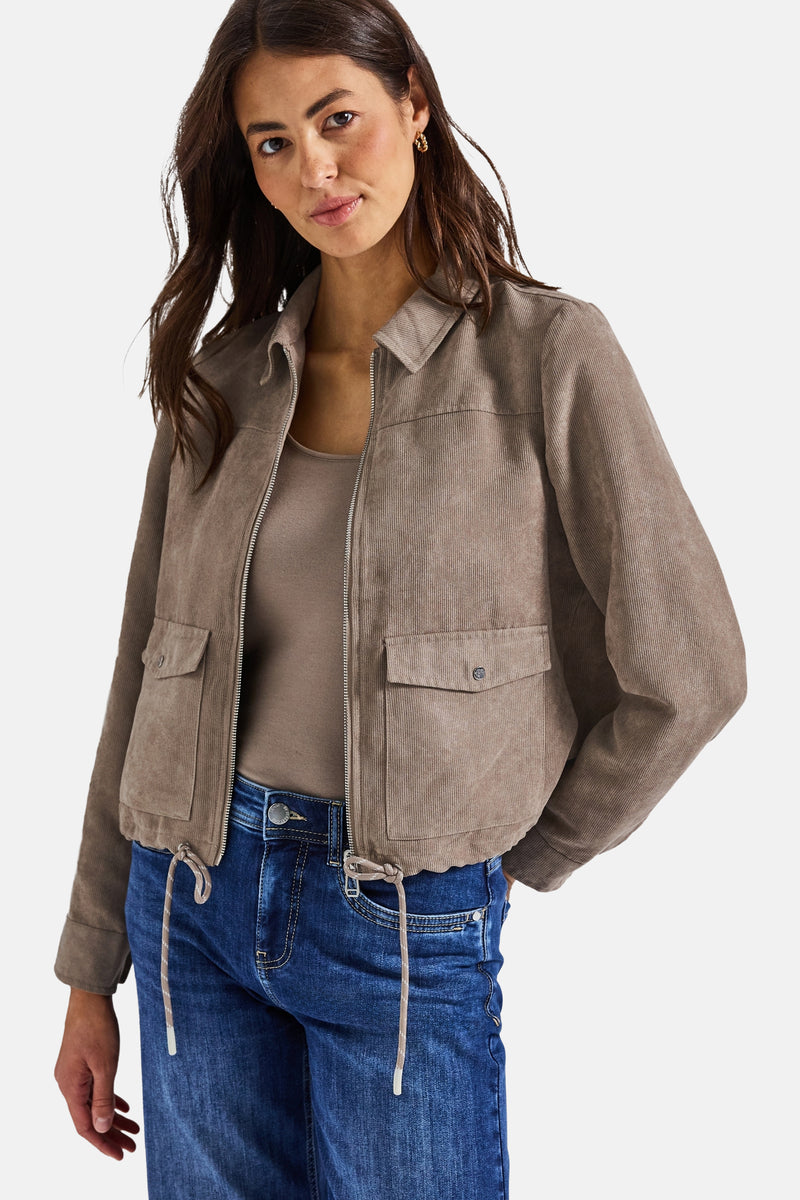 Veste courte marron en velours côtelé de Street One, avec poches à rabat et cordon de serrage.