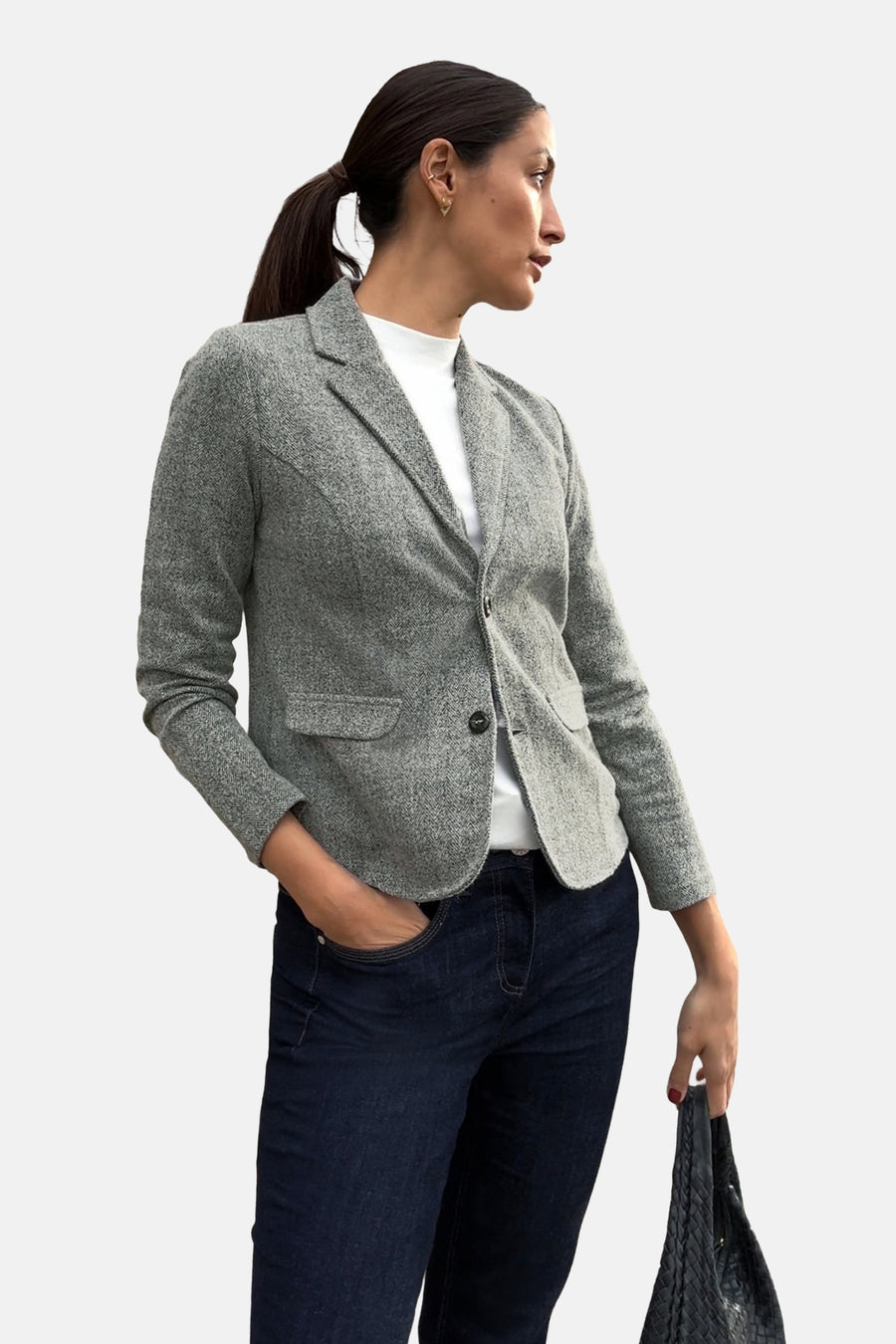 Blazer gris chiné de STREET ONE avec fermeture à bouton et poches plaquées, porté avec un jean foncé.
