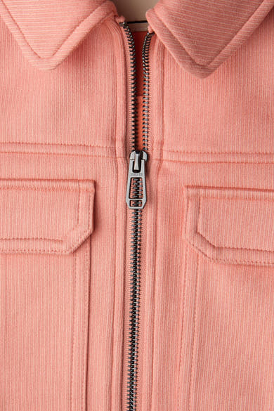 Veste courte corail par STREET ONE avec fermeture éclair en métal et poches plaquées.