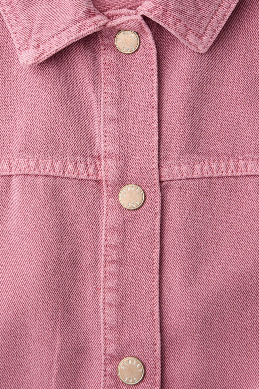 Roze spijkergilet van STREET ONE, met metalen knopen en klassieke kraag.