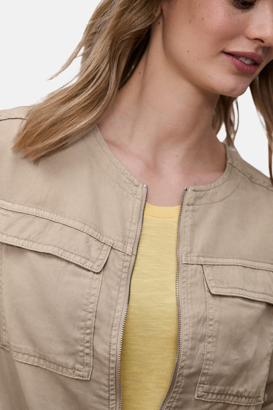 Beige overhemd met lange mouwen van STREET ONE met ritssluiting en opgestikte zakken.