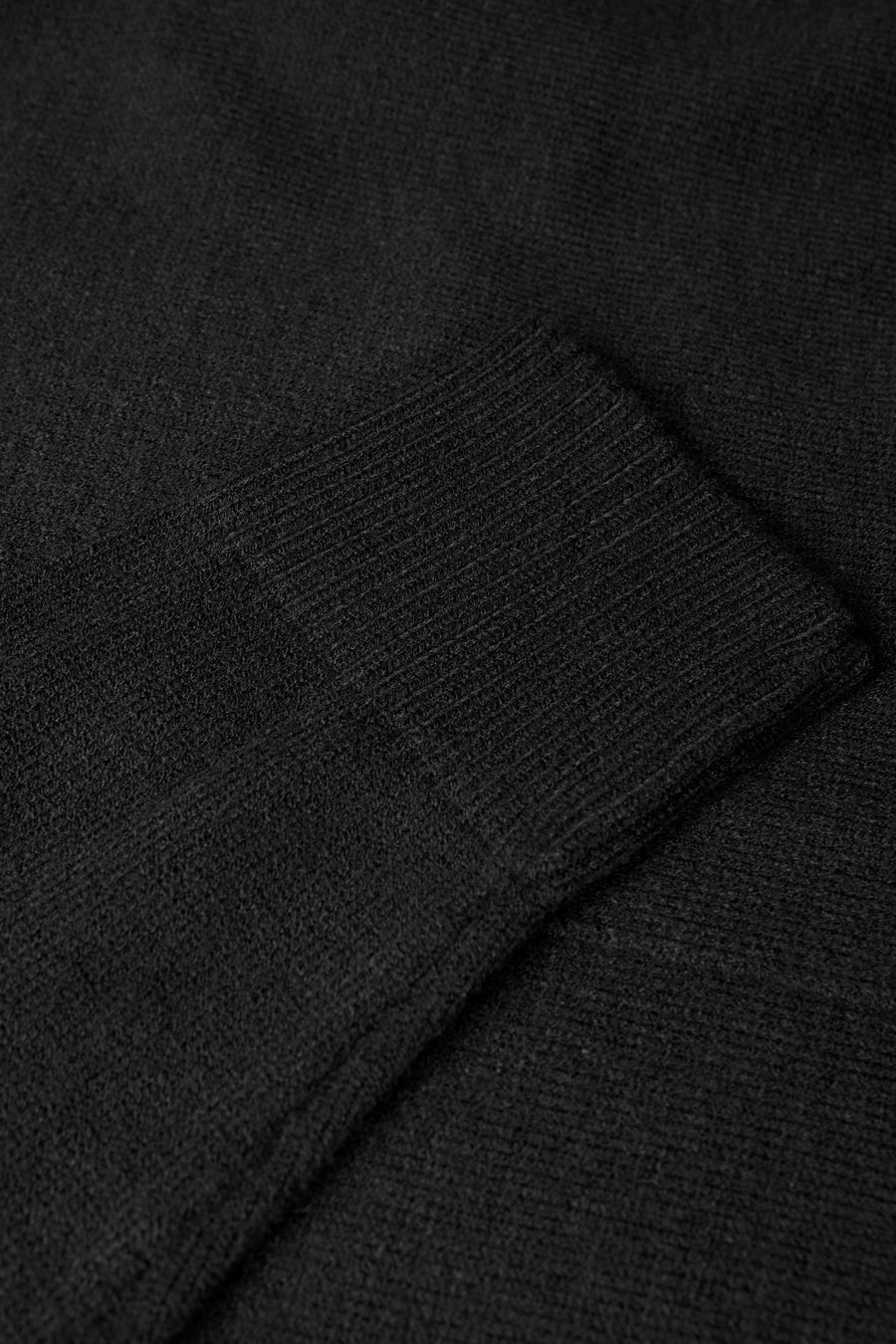 Gilet noir de STREET ONE, texture tricotée fine avec bordure côtelée au poignet.