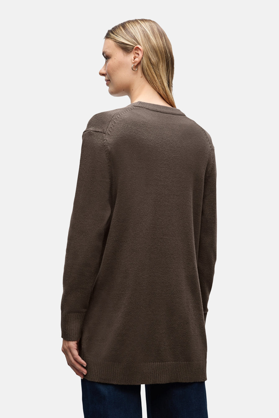 Bruin vest van STREET ONE, achterkant, met een gebreide textuur en een lange, relaxte pasvorm.