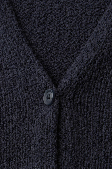 Blauwe tanktop van Street One in bouclébreiwerk met een zichtbare knoop.