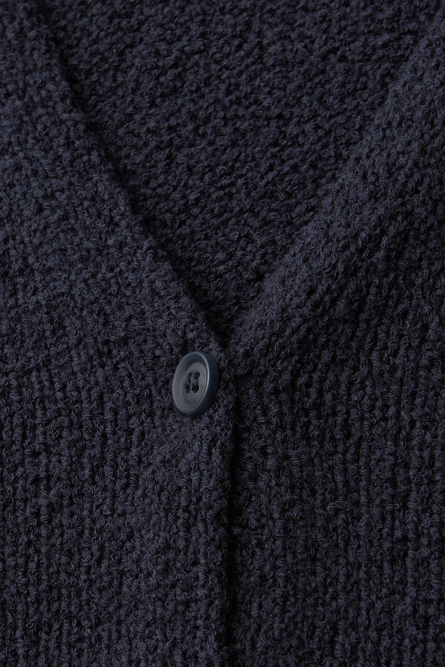 Blauwe tanktop van Street One in bouclébreiwerk met een zichtbare knoop.