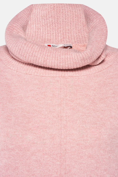 Roze coltrui van Street One met een dikke opstaande kraag en gebreide textuur.