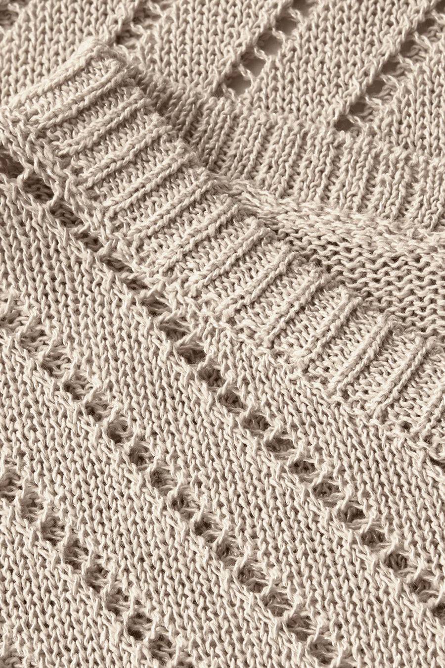 Beige rondehals trui van Street One met ajourpatroon en gebreide textuur.