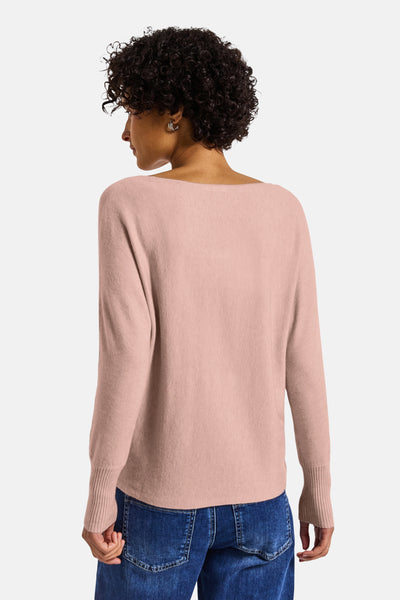 Ronde hals roze trui van STREET ONE, met lange mouwen en gedragen met een blauwe jeans.