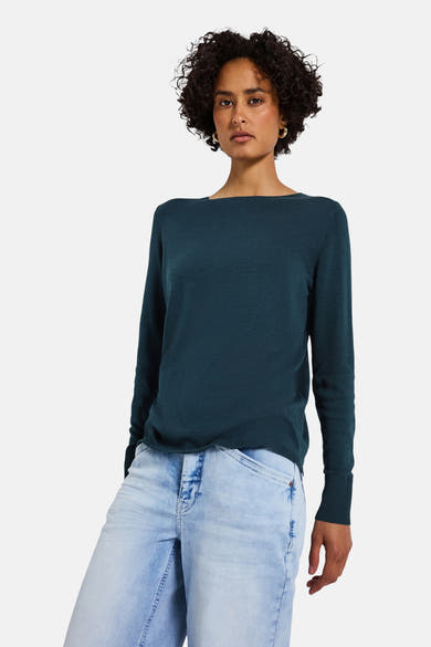 Top met lange mouwen in het blauw van STREET ONE, gedragen met een casual spijkerbroek.