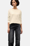 Ecru trui van STREET ONE, gedragen met een zwarte verweerde jeans.
