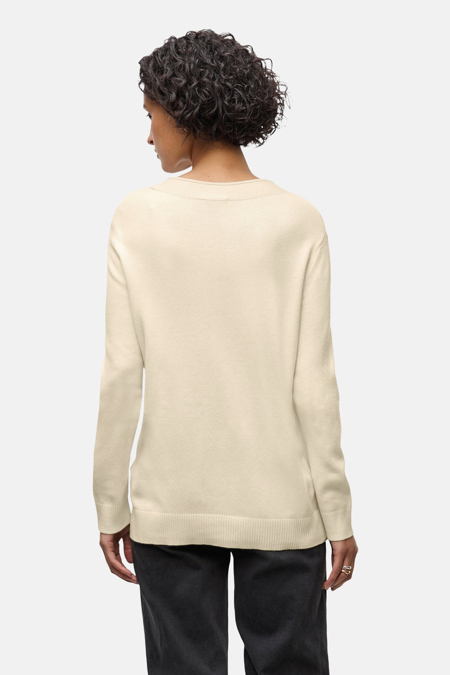 Ecru trui van STREET ONE, achterkant, gedragen met een donkere broek.