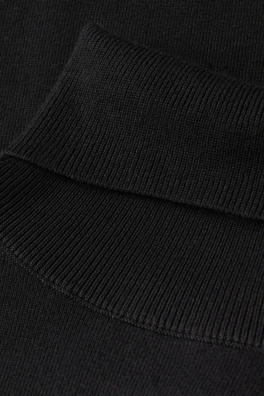 Pull col montant noir de STREET ONE, en maille côtelée fine.