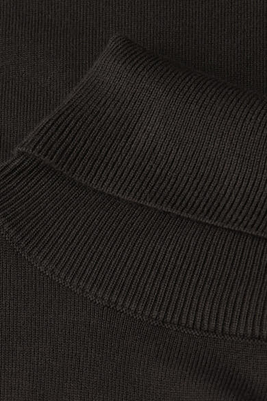 Trui met opstaande kraag bruin van STREET ONE, ribgebreide textuur, opgerolde coltrui detail.