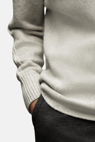 Ronde hals grijze trui van STREET ONE met geribbelde manchetten en antracietkleurige textuur broek.