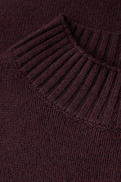 Ronde hals trui bordeaux van Street One, in ribgebreid, met zachte textuur zichtbaar in close-up.