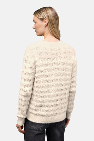 Ronde hals ecru trui van STREET ONE, all-over opengebreid patroon.