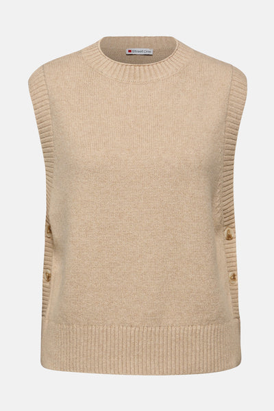Beige gebreid hemdje van Street One met decoratieve knopen aan de zijkant.