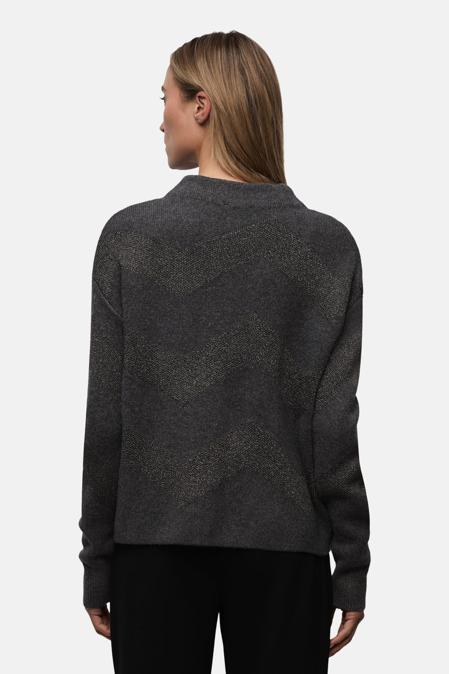 Pull col montant gris chiné de Street One, à rayures graphiques scintillantes sur le corps.