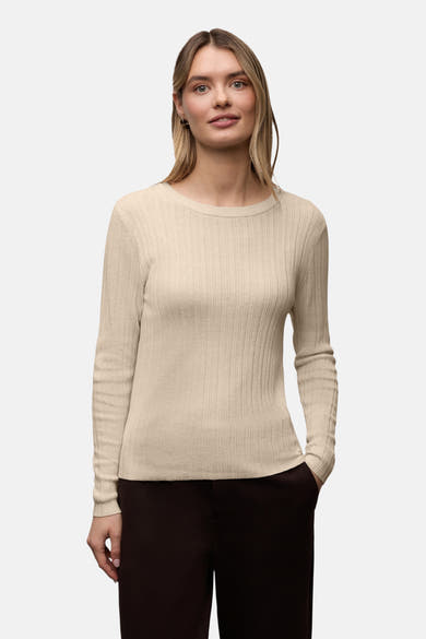 Top beige à manches longues de STREET ONE, en maille côtelée, porté avec un pantalon marron.