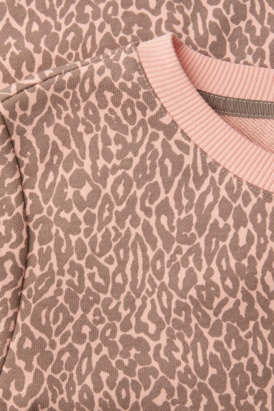 Multikleurige STREET ONE trui met luipaardprint en effen roze ronde hals.