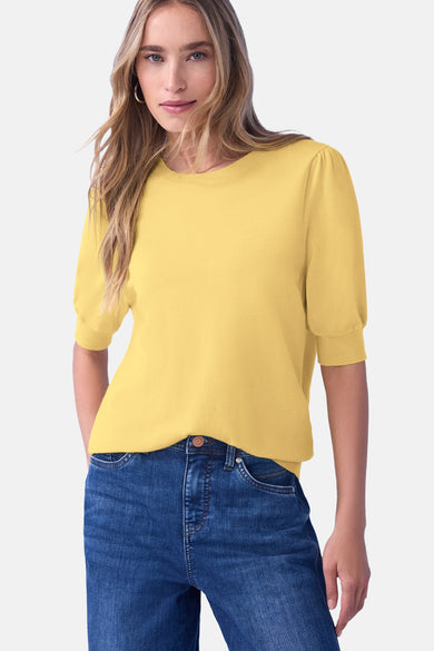 Pull col rond jaune de STREET ONE avec manches courtes bouffantes et en jean bleu.

