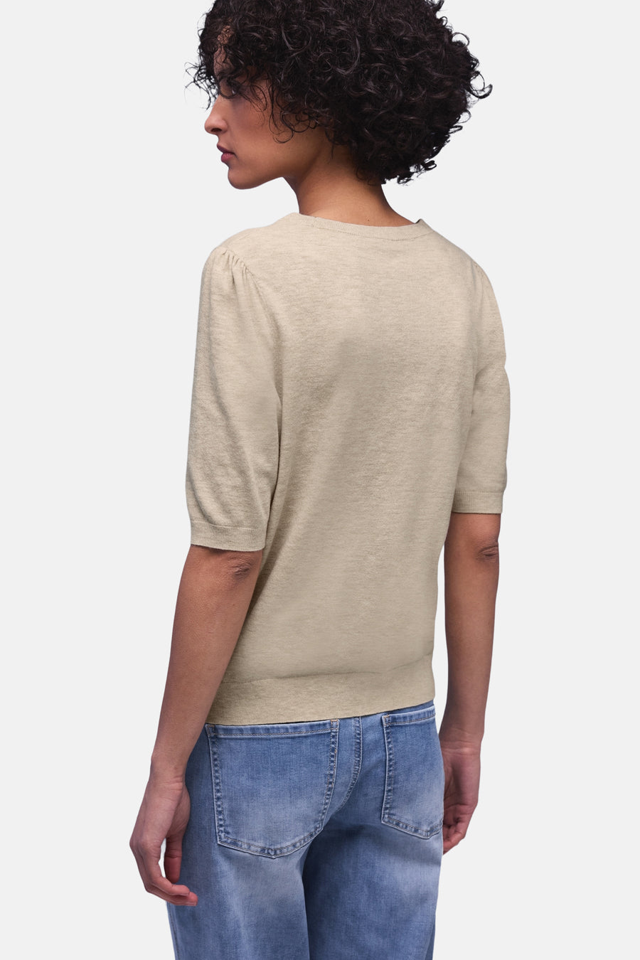 Beige ronde hals trui van STREET ONE gedragen met een blauwe jeans, achterzicht.