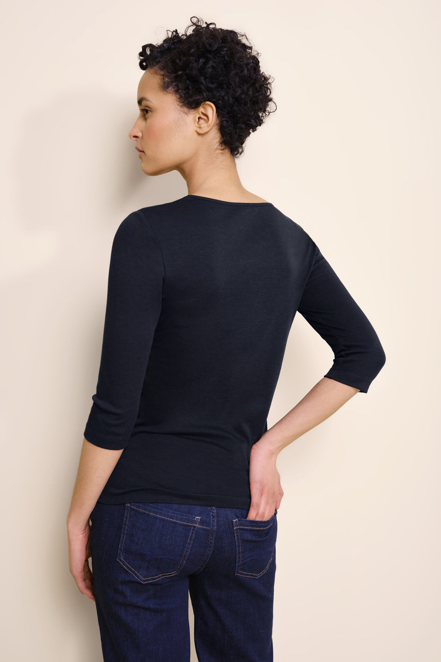 Blauw T-shirt van STREET ONE, driekwartmouwen, van achteren gezien met een spijkerbroek.
