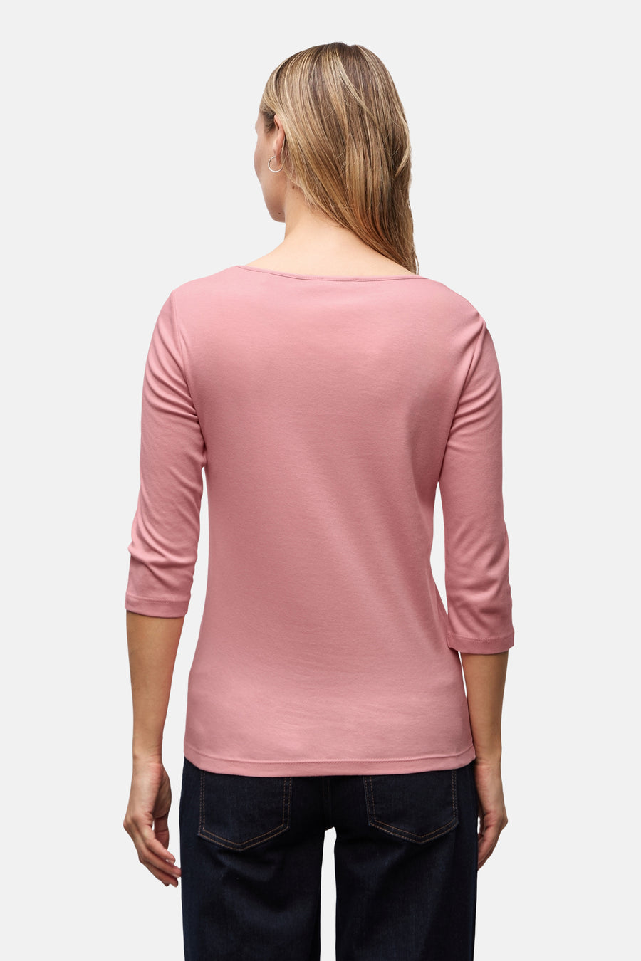 Roze T-shirt met driekwartmouwen van Street One, gedragen met een donkere spijkerbroek.