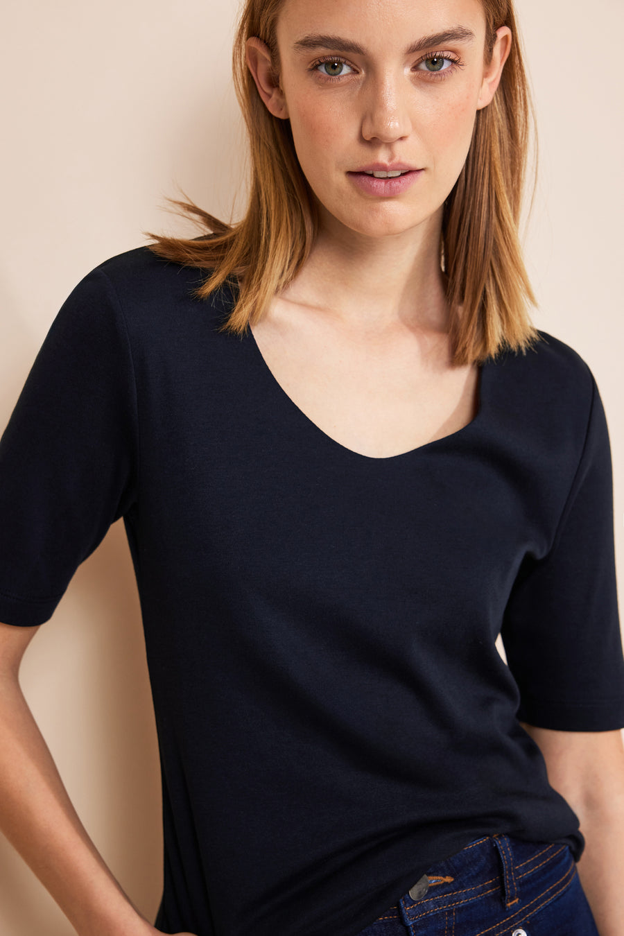 Top uni bleu de STREET ONE, met V-hals en korte mouwen.