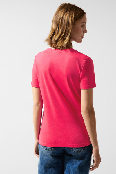 Koraalkleurig T-shirt van Street One, achterkant, gedragen met een blauwe jeans.
