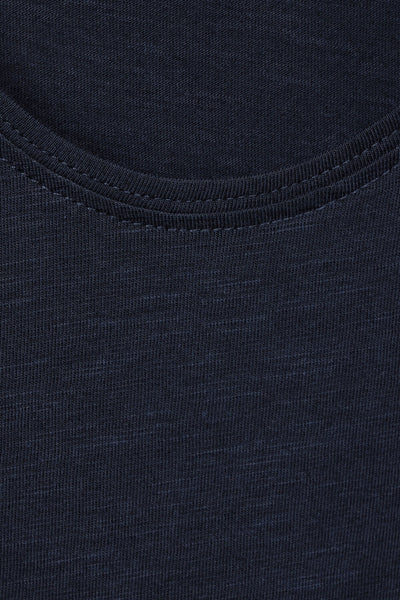 T-shirt bleu à manches courtes de STREET ONE, texture jersey côtelée et encolure ronde détaillée.
