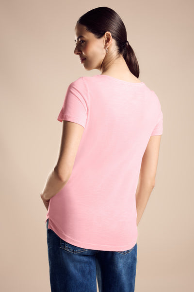 T-shirt à manches courtes pêche de STREET ONE, porté avec un jean, vue arrière.
