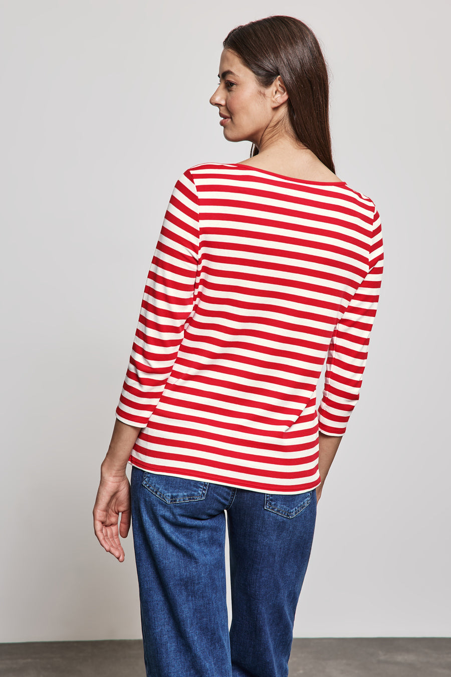 T-shirt à manches longues rayé rouge et blanc de Street One, porté avec un jean bleu.