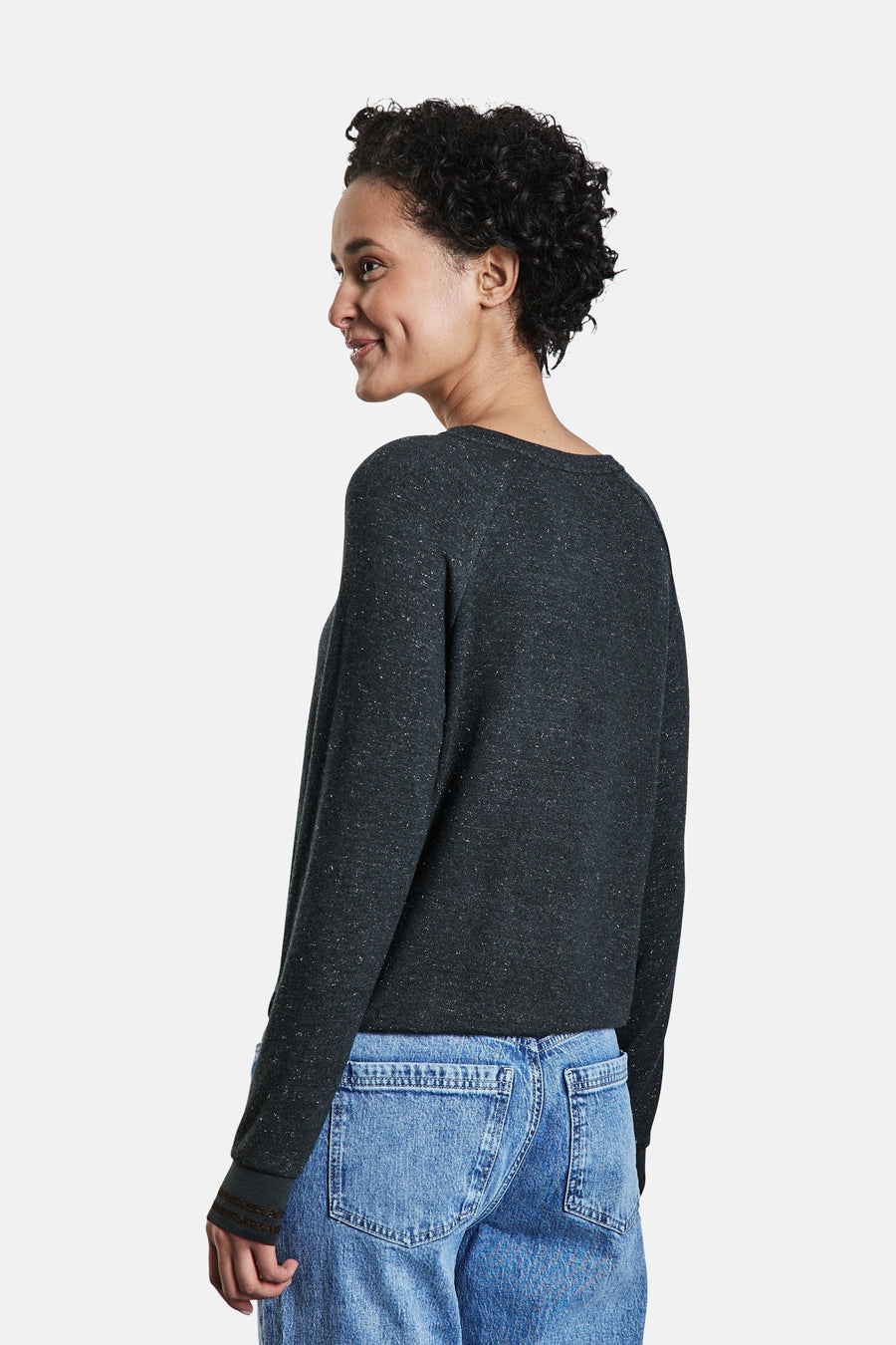 Turquoise T-shirt met lange mouwen van STREET ONE, gedragen met een lichtblauwe jeans.