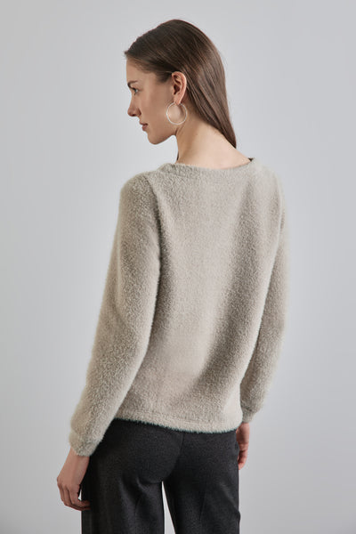Beige ronde hals trui van STREET ONE, in pluizige brei, gedragen met een antracietkleurige broek.