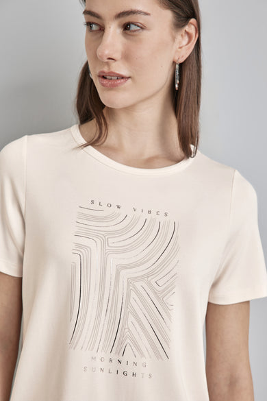 Top uni manches courtes blanc de Street One avec motif géométrique et inscription.
