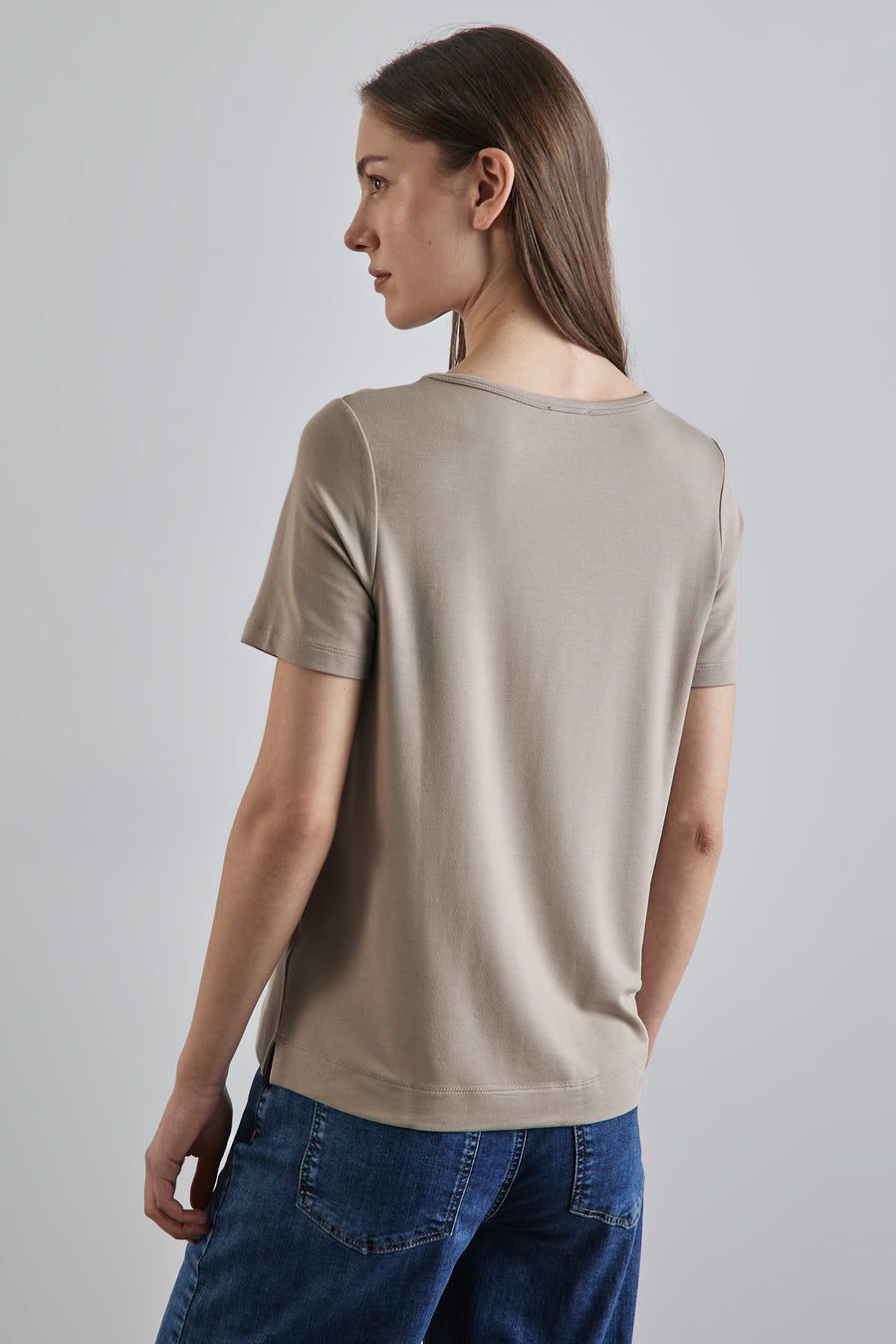 Top met korte mouwen beige van Street One, gedragen met een blauwe jeans.