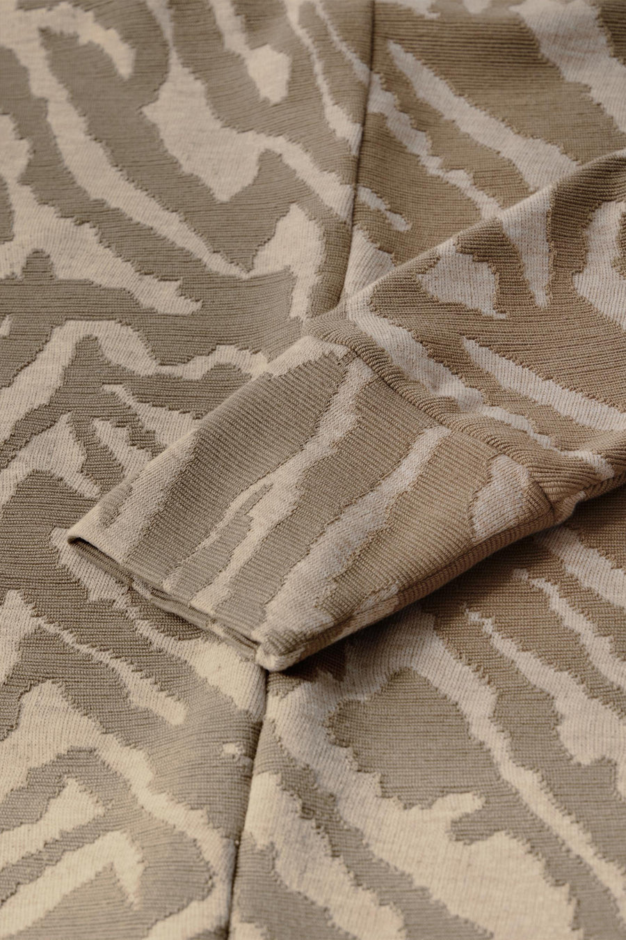 Beige T-shirt met lange mouwen van Street One, met getextureerd zebrapatroon, omgeslagen manchet detail.