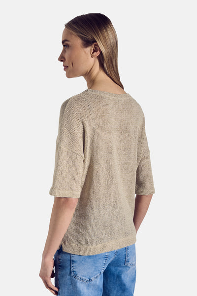 T-shirt beige à manches courtes de Street One, en maille texturée, porté avec un jean bleu.