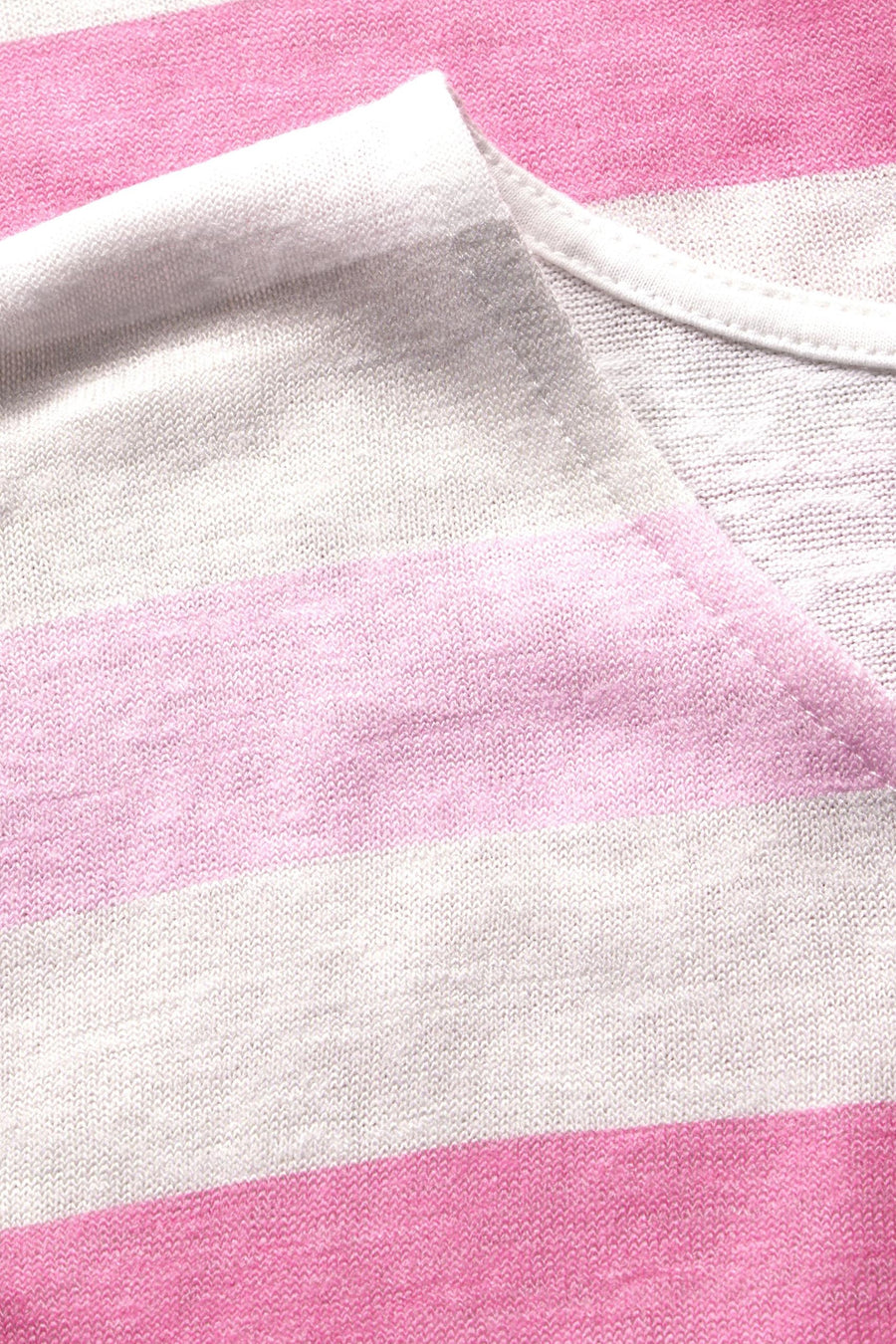 T-shirt à manches courtes multicolore de Street One, motif à rayures rose et blanc, détail du col.