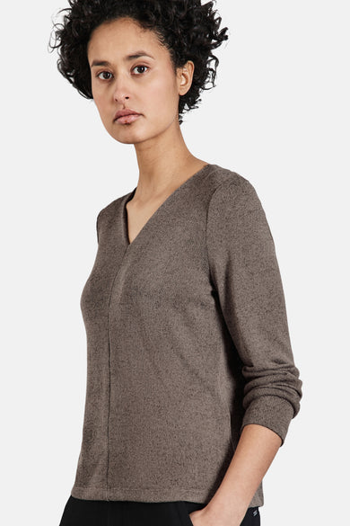 Top uni manches longues brun de Street One, avec encolure en V et coupe droite.