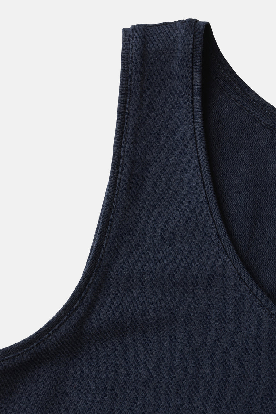 Blauwe tanktop van STREET ONE, kraag- en armsgatdetail op een effen achtergrond.